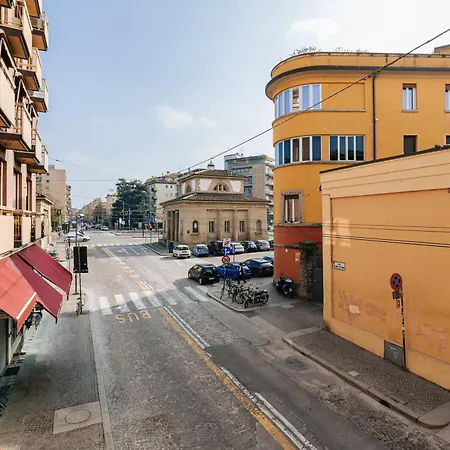 Tiro In The Center Of Bologna